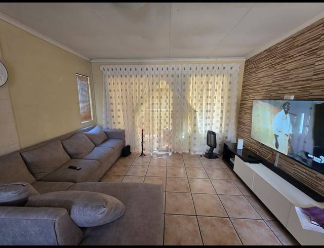 2 BEDROOM TOWNHOUSE FOR SALE IN SASOLBURG EXT 11